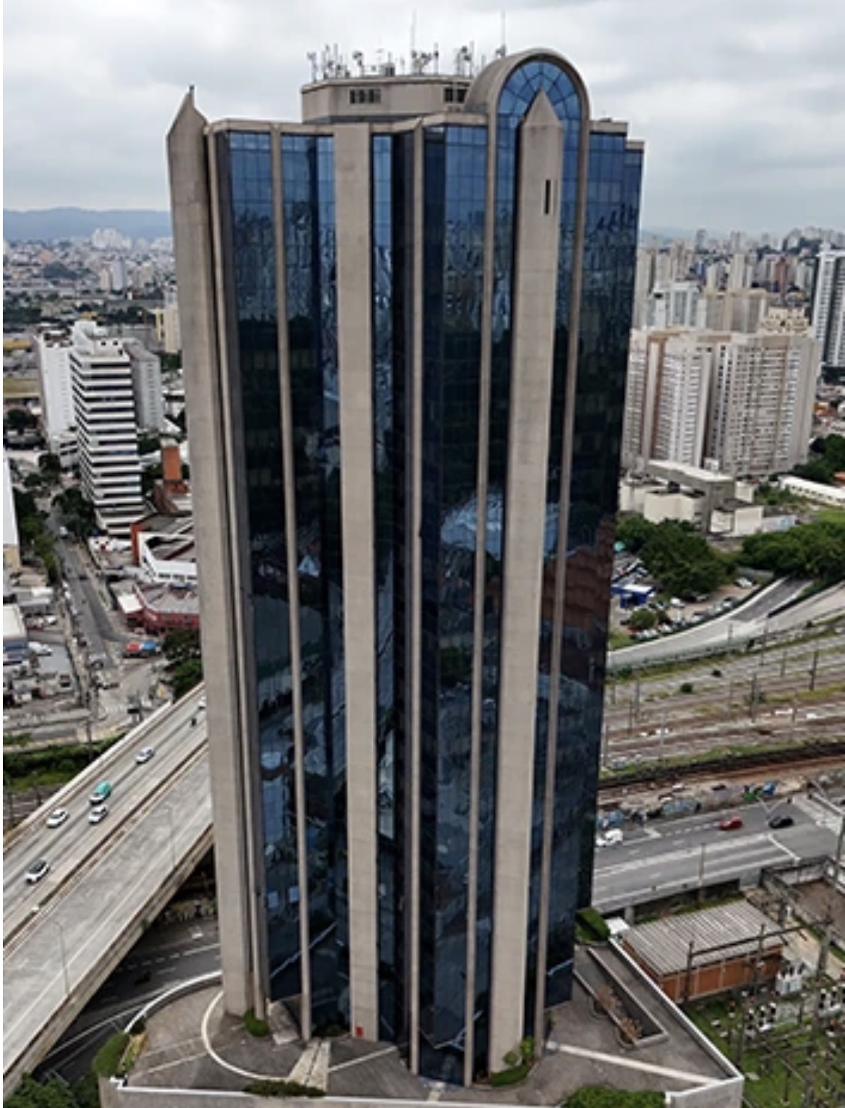 Prédio corporativo para a operação VIP Office BPO